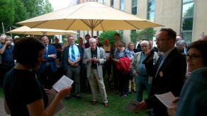 Gebannte ZuhörerInnen beim Bürofest 2016