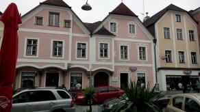 Aufteilung der Verkaufsfläche auf 3 Stadthäuser